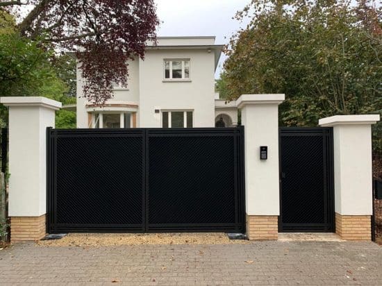 Le portail sur-mesure black canva